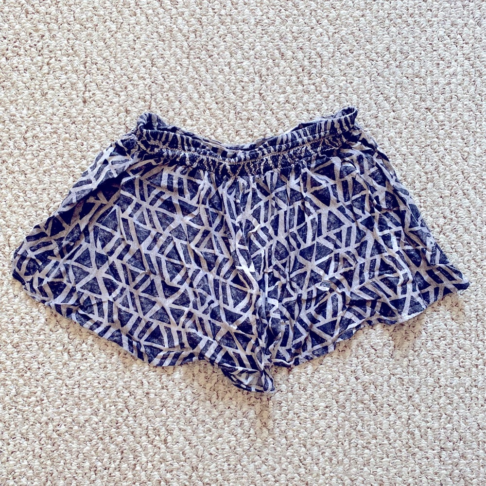 Xhileration shorts size S. Black and grey pattern. Flouncy